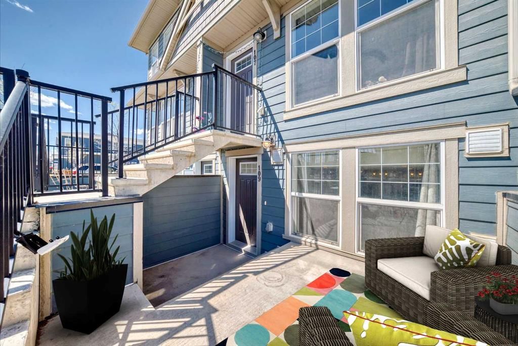109 Cranbrook Square SE, Calgary — photo 4 of 33