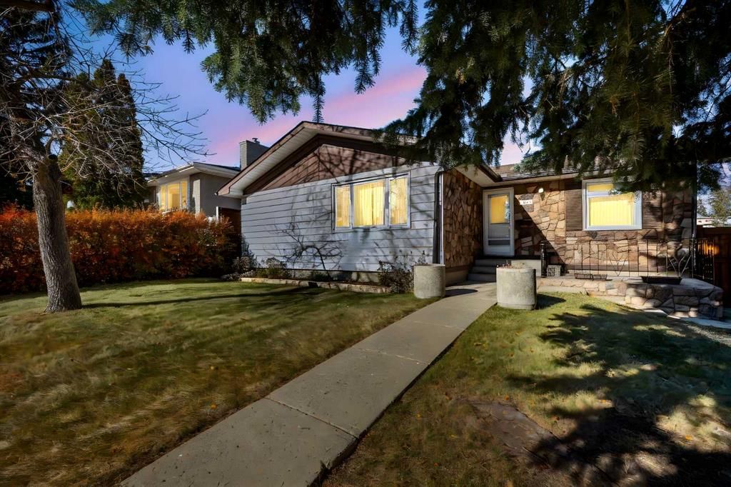 7031 Hunterbow Crescent NW, Calgary — photo 2 of 40