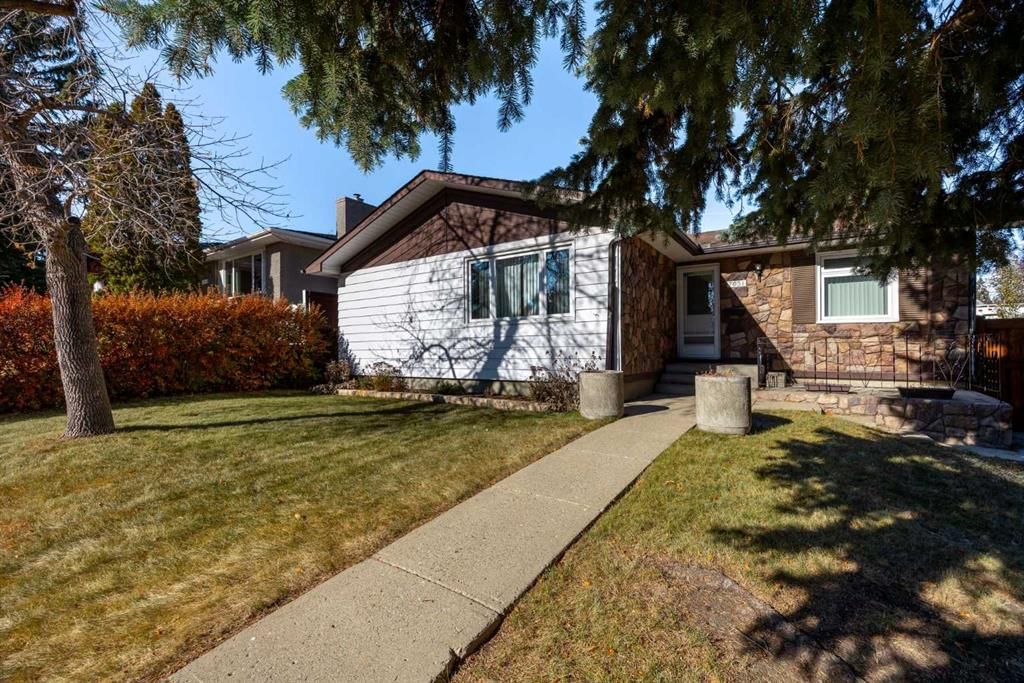 7031 Hunterbow Crescent NW, Calgary — photo 4 of 40