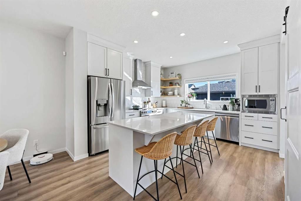511 Wolf Creek Way SE, Calgary — photo 3 of 36