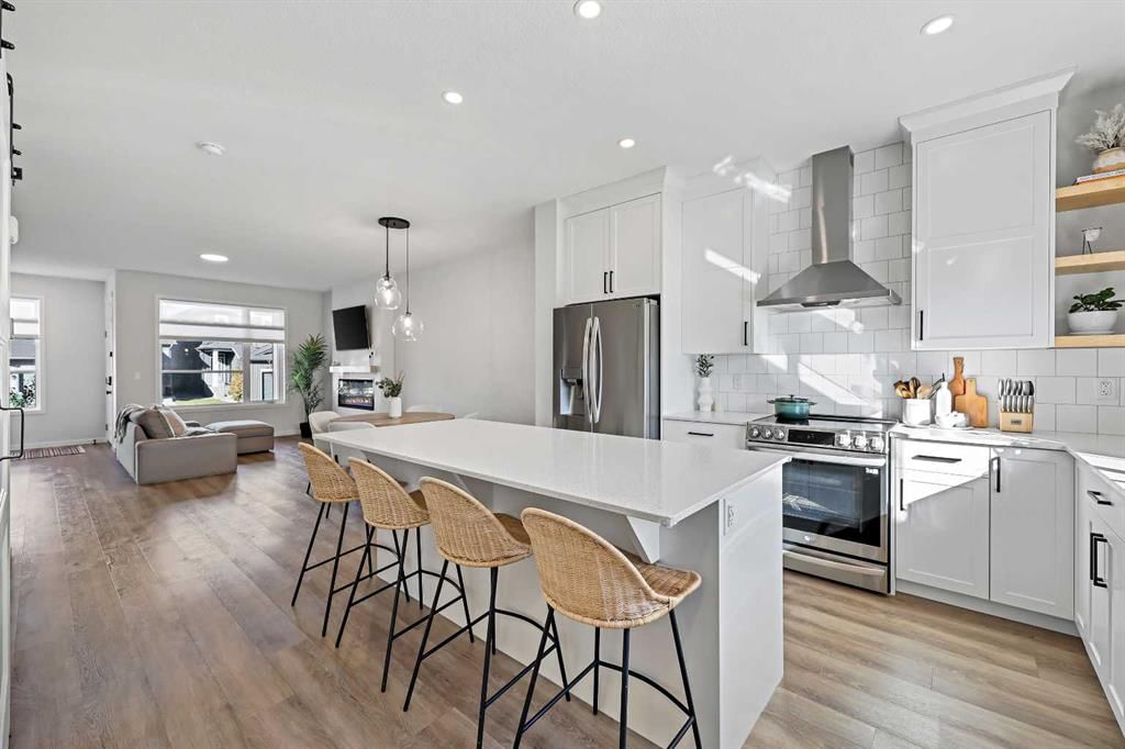 511 Wolf Creek Way SE, Calgary — photo 4 of 36