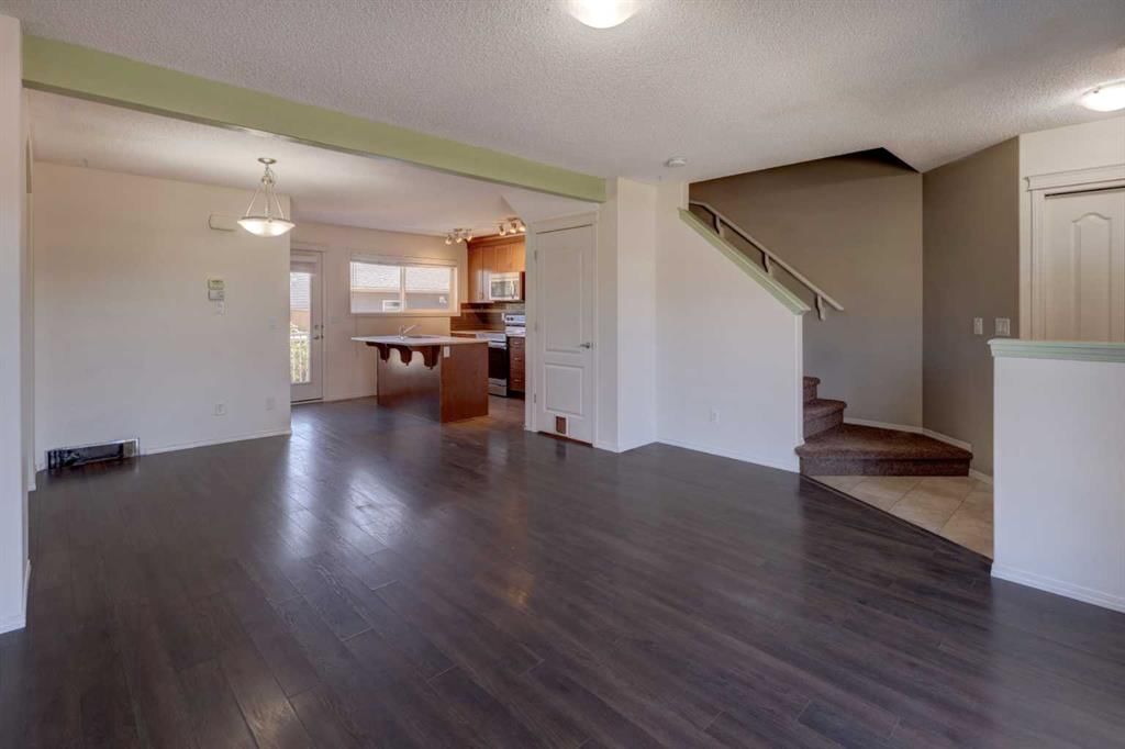 136 Evansborough Way NW, Calgary — photo 3 of 37