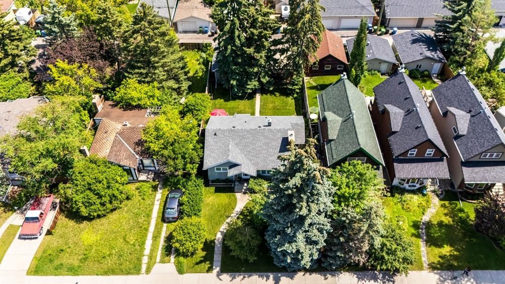 2616 28 Street SW, Calgary — photo 2 of 35