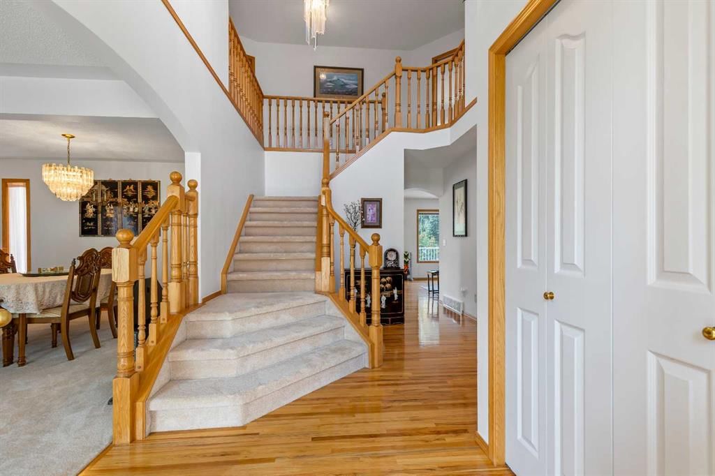 102 Hampstead Close NW, Calgary — photo 2 of 50