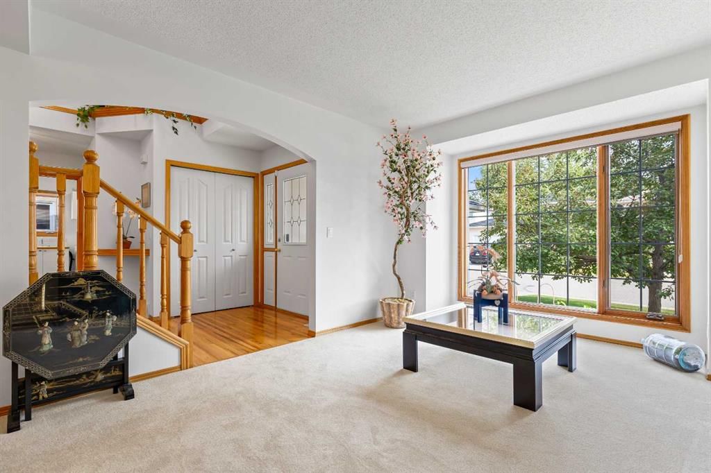 102 Hampstead Close NW, Calgary — photo 3 of 50