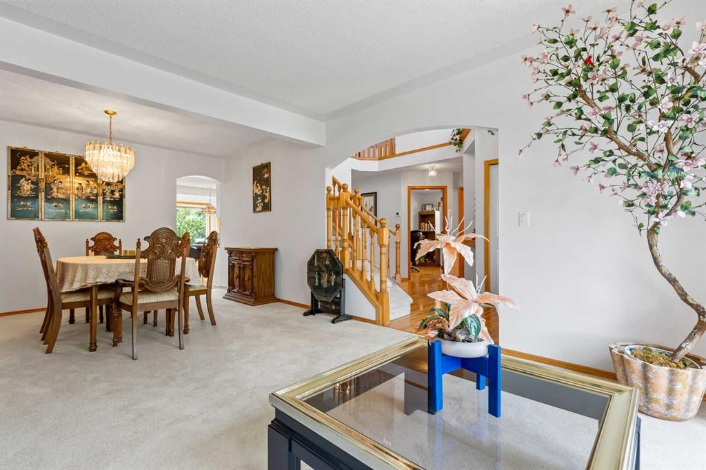 102 Hampstead Close NW, Calgary — photo 4 of 50