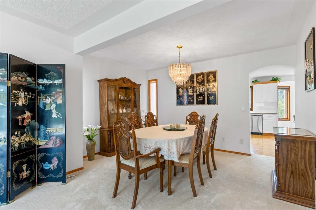 102 Hampstead Close NW, Calgary — photo 5 of 50