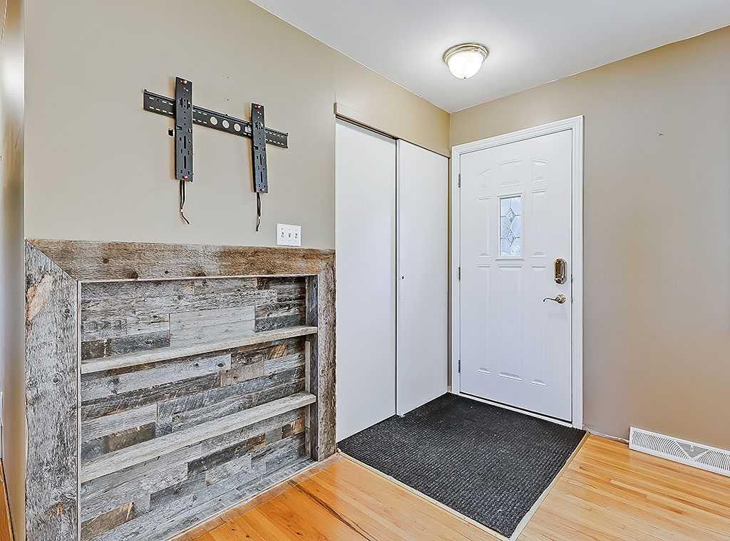 134 Hanover Road SW, Calgary — photo 2 of 36