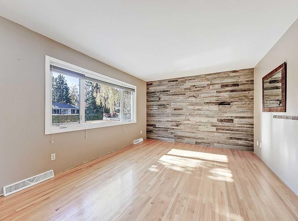 134 Hanover Road SW, Calgary — photo 3 of 36