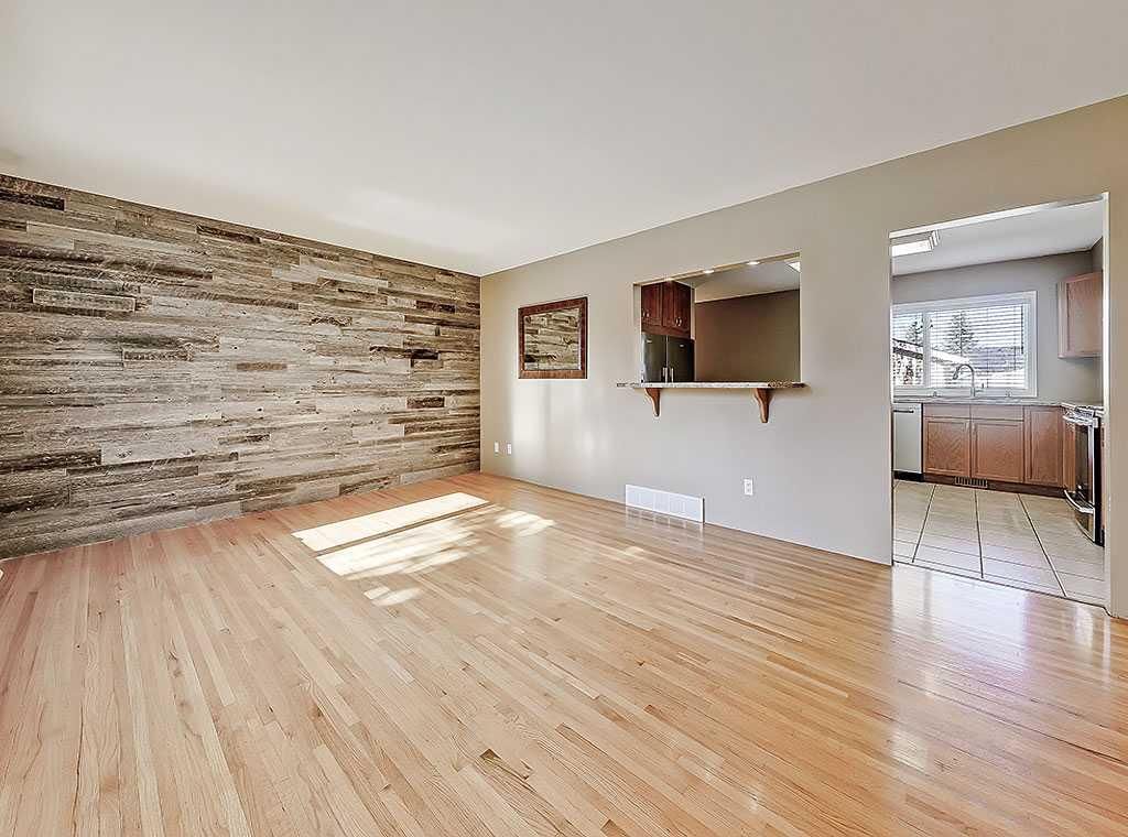134 Hanover Road SW, Calgary — photo 4 of 36