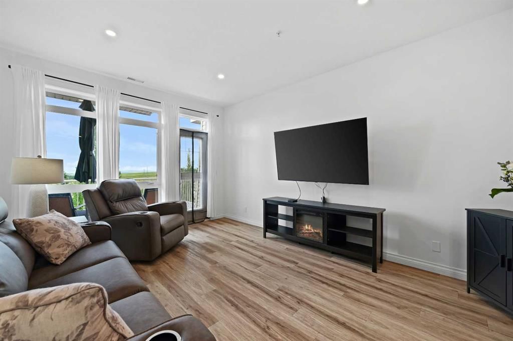 13, 108 Rockyledge View NW, Calgary — photo 4 of 28