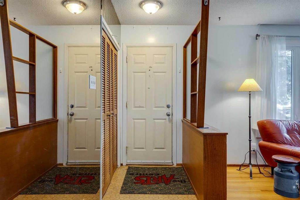 5023 Nemiskam Road NW, Calgary — photo 4 of 42