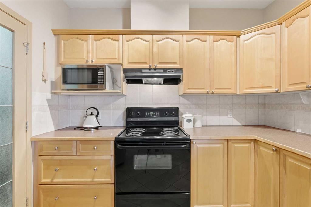 3107, Lake Fraser Court SE, Calgary — photo 5 of 43