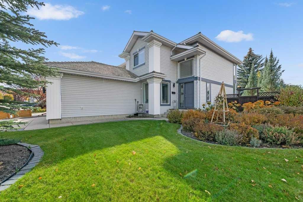 23 Valley Ponds Way NW, Calgary — photo 2 of 38