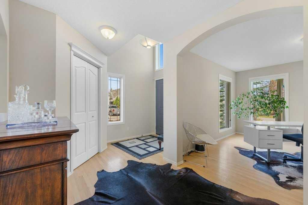 23 Valley Ponds Way NW, Calgary — photo 3 of 38