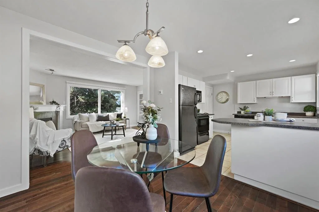 571 Killarney Glen Court SW, Calgary — main listing photo