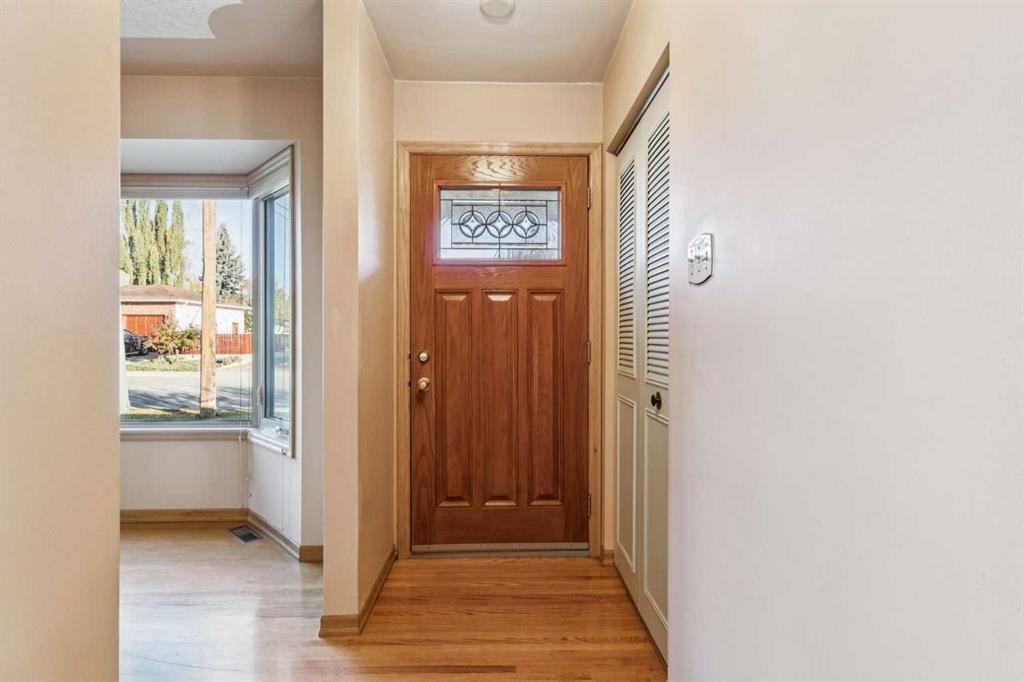 5307 7 Avenue SW, Calgary — photo 3 of 43