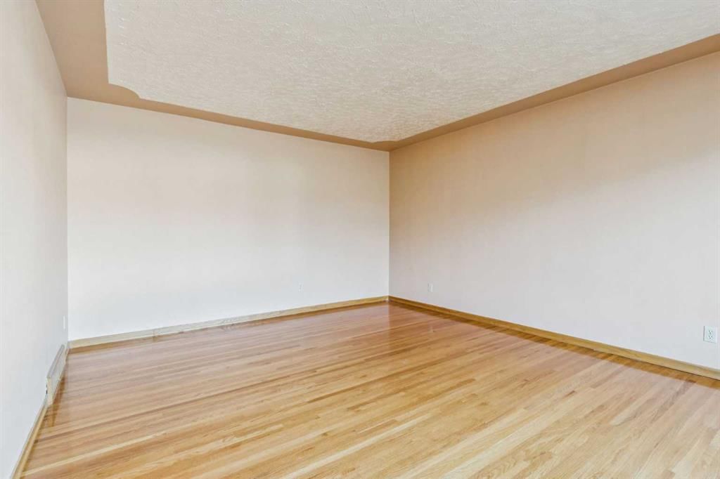 5307 7 Avenue SW, Calgary — photo 4 of 43