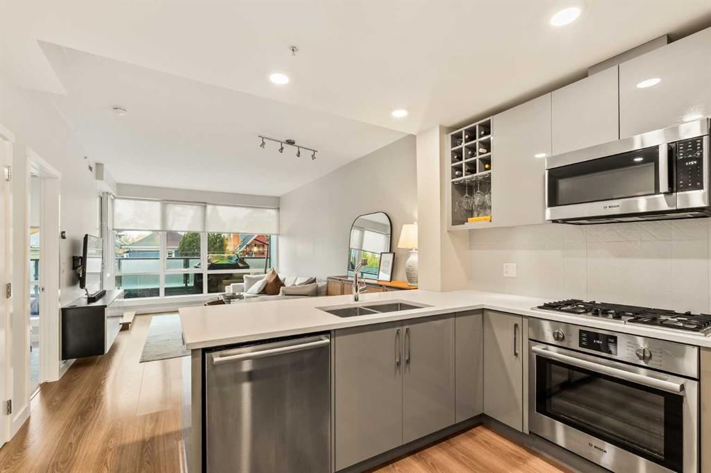 206, 301 10 Street NW, Calgary — main listing photo