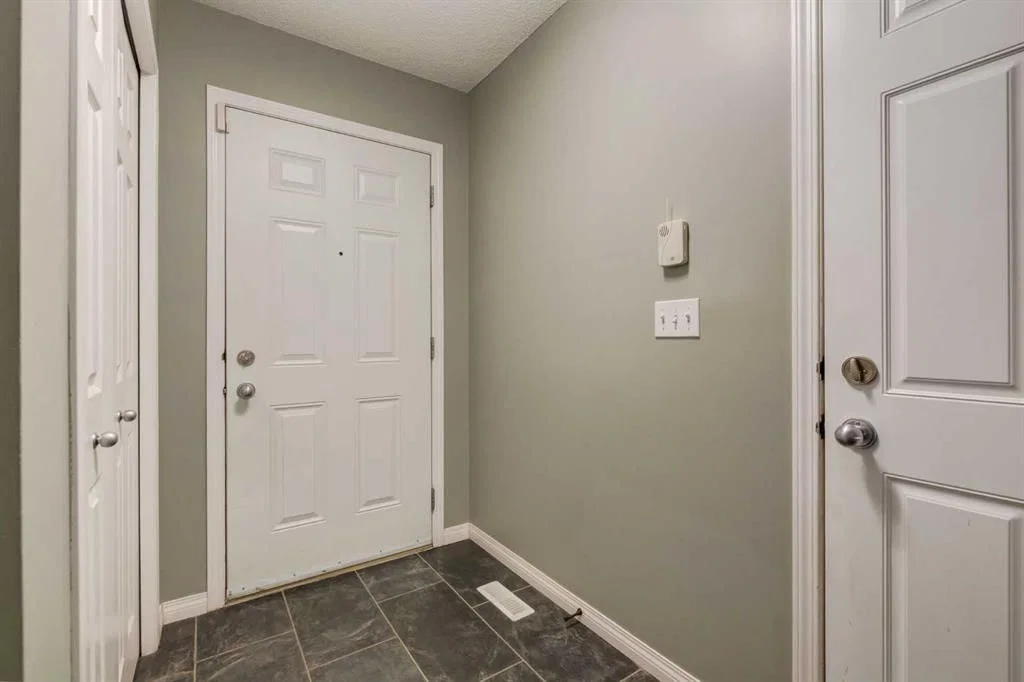 105 Everhollow Heights SW, Calgary — photo 2 of 31