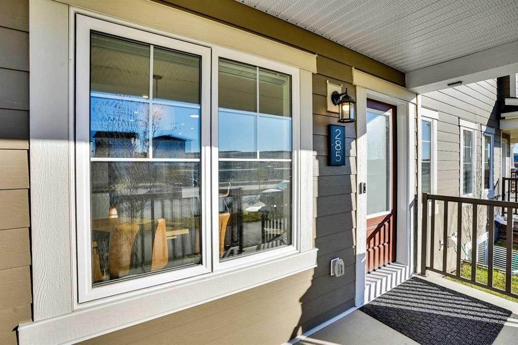 285 Yorkville Boulevard SW, Calgary — photo 2 of 35