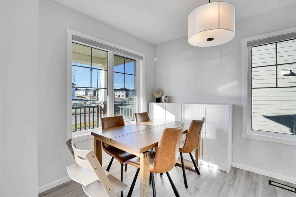 285 Yorkville Boulevard SW, Calgary — photo 4 of 35