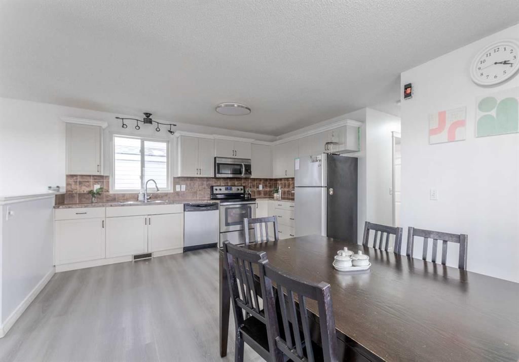 96 Appleside Close SE, Calgary — photo 5 of 39
