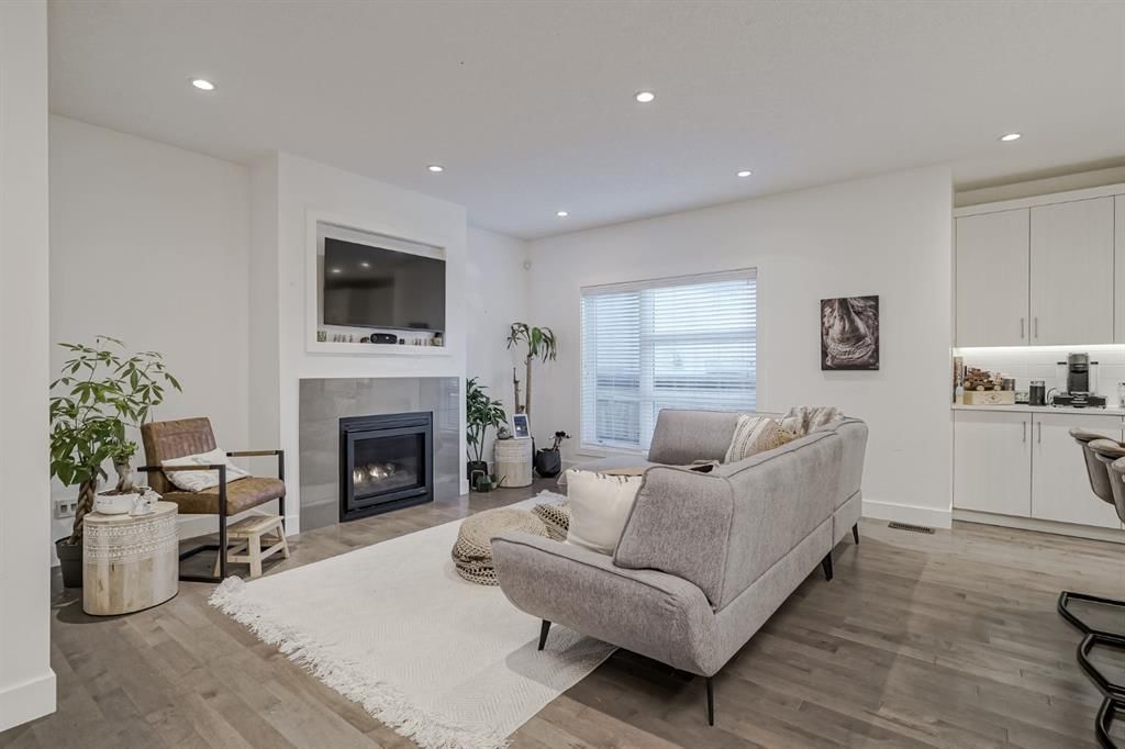 100, 2115 34 Avenue SW, Calgary — photo 3 of 47
