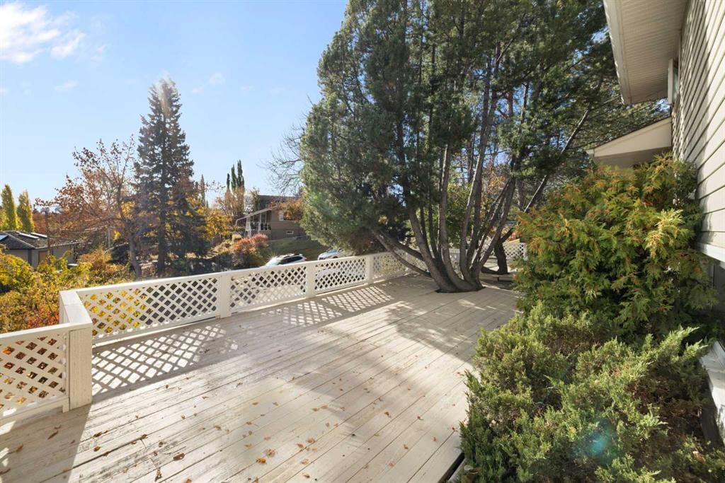 2316 34 Avenue NW, Calgary — main listing photo