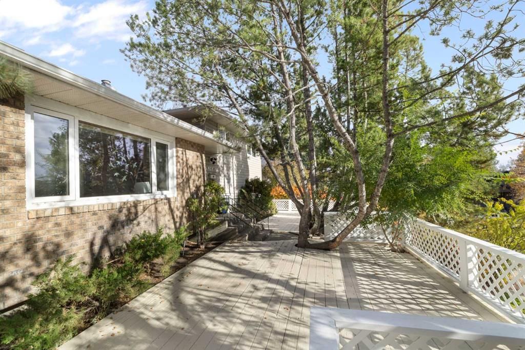 2316 34 Avenue NW, Calgary — photo 2 of 32