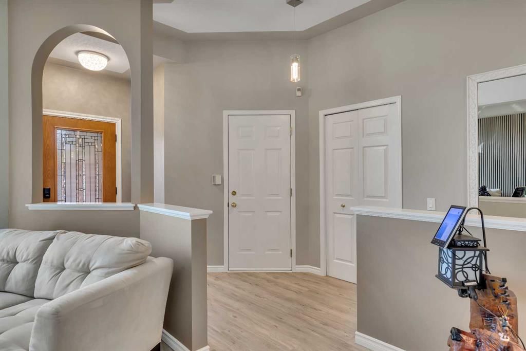 188 Citadel Park NW, Calgary — photo 5 of 50