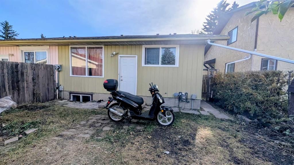 430 Pinehill Road NE, Calgary — photo 3 of 16