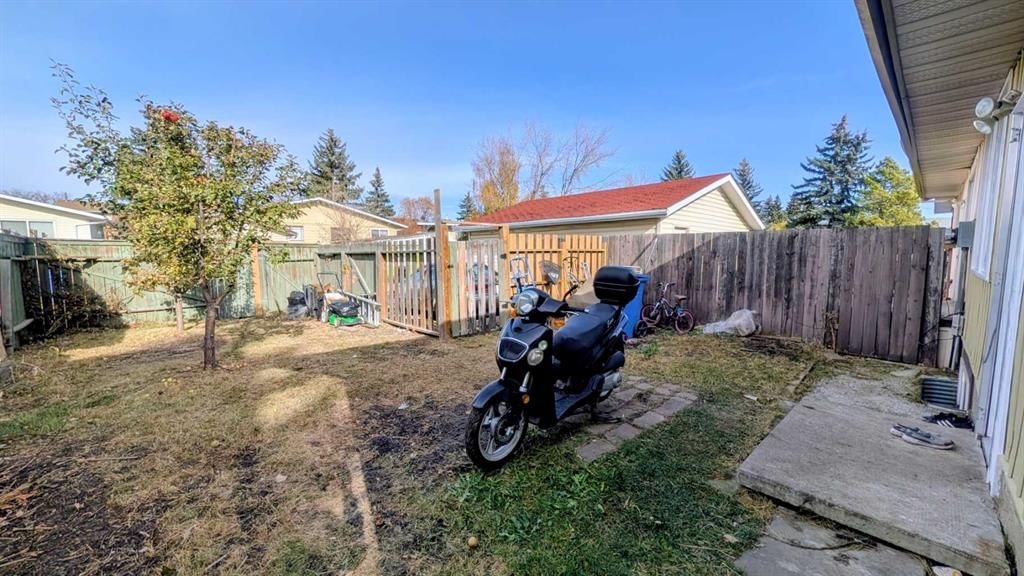 430 Pinehill Road NE, Calgary — photo 4 of 16