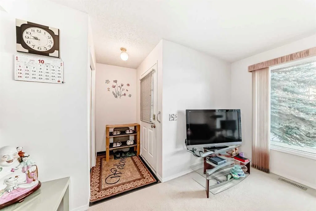 49, 380 Bermuda Drive NW, Calgary — photo 2 of 36