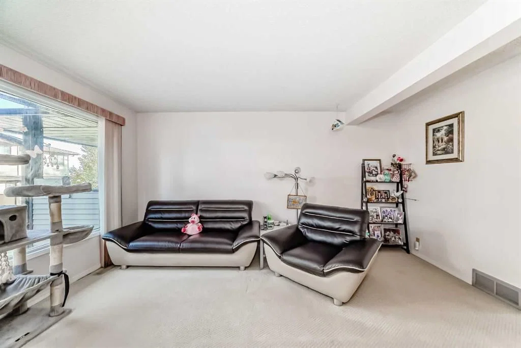 49, 380 Bermuda Drive NW, Calgary — photo 5 of 36
