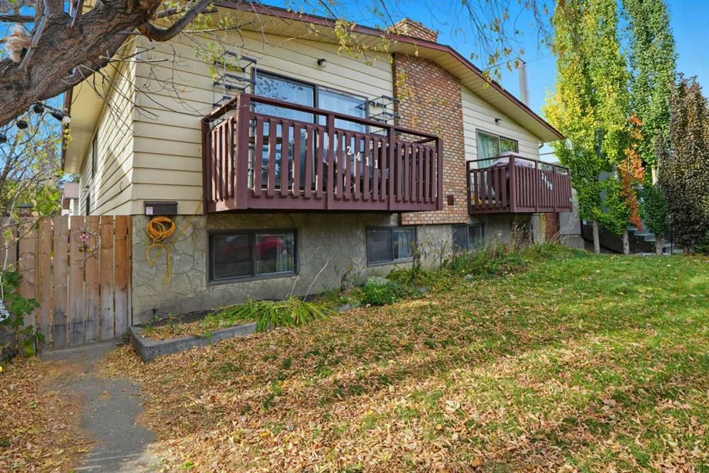 2411 32 Street SW, Calgary — photo 3 of 36