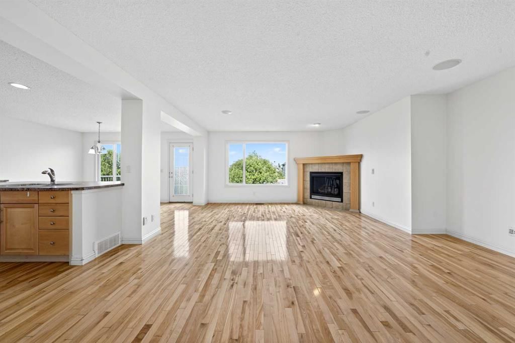 320 Everbrook Way SW, Calgary — photo 3 of 44