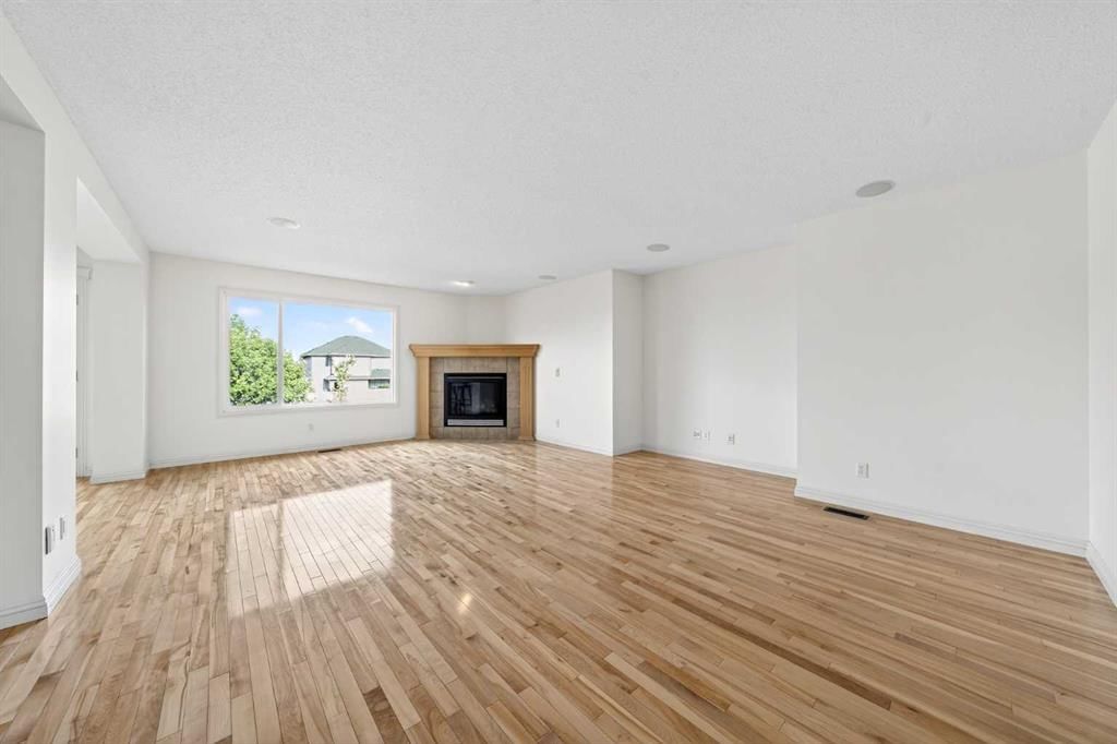 320 Everbrook Way SW, Calgary — photo 4 of 44
