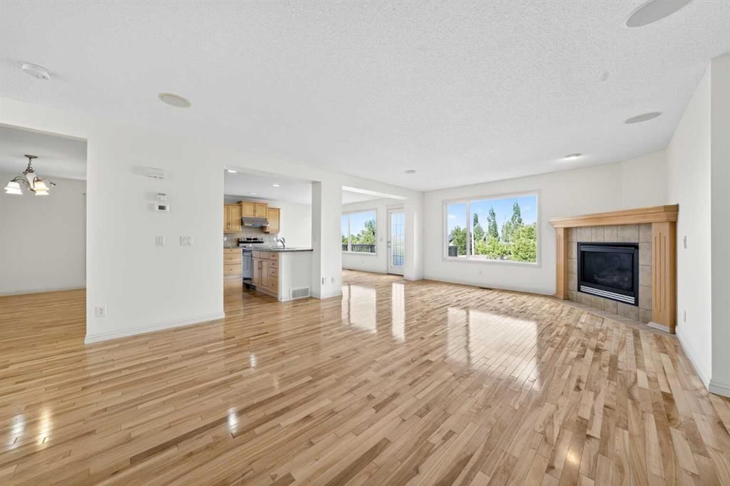 320 Everbrook Way SW, Calgary — photo 5 of 44