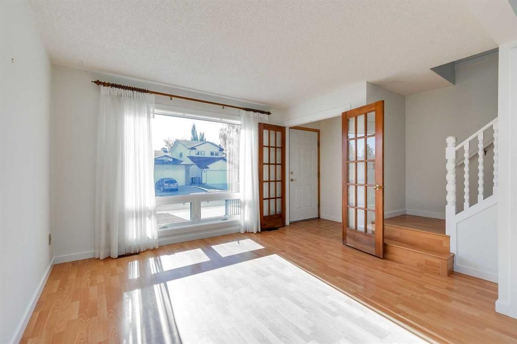 76 Woodstock Road SW, Calgary — photo 4 of 30