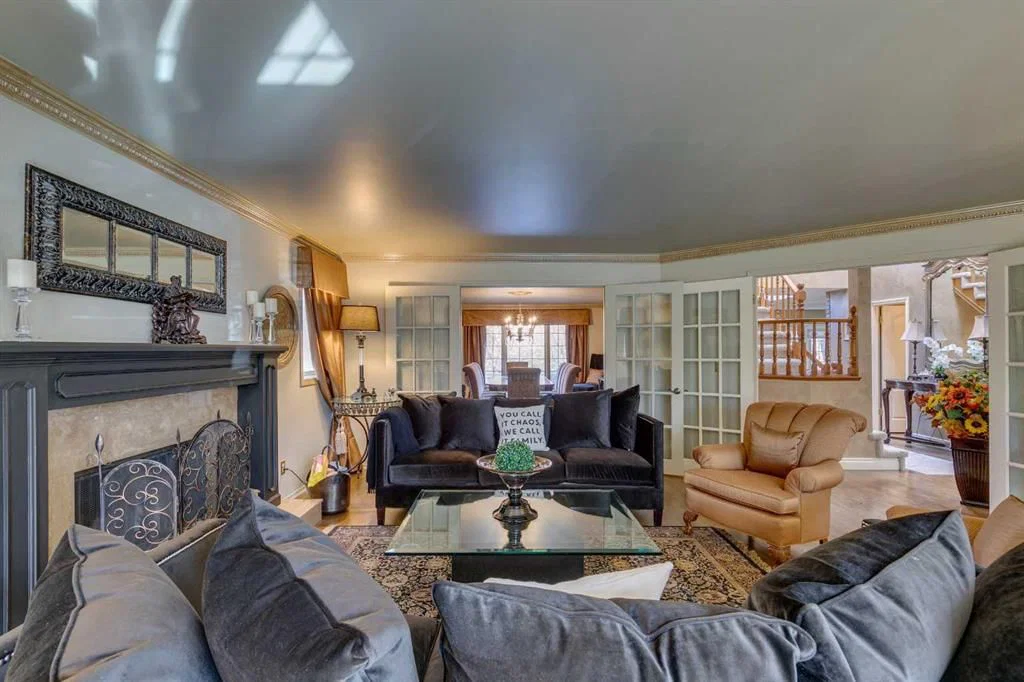 1302 Frontenac Avenue SW, Calgary — photo 4 of 47