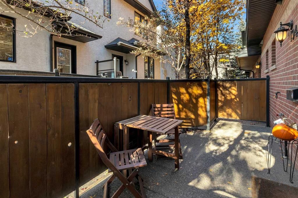 1946 29 Street SW, Calgary — photo 3 of 35