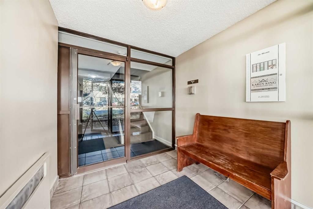 210, 1001 68 Avenue SW, Calgary — photo 3 of 36