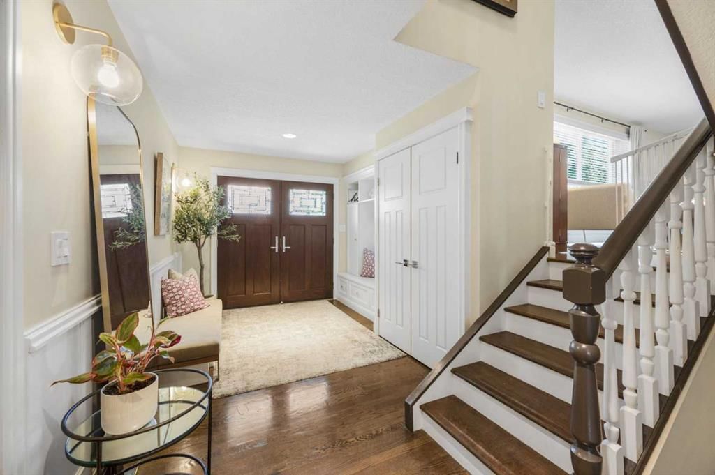 8027 Churchill Drive SW, Calgary — photo 4 of 50