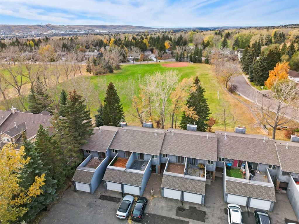 8, 803 Varsity Estates Drive NW, Calgary — photo 2 of 36