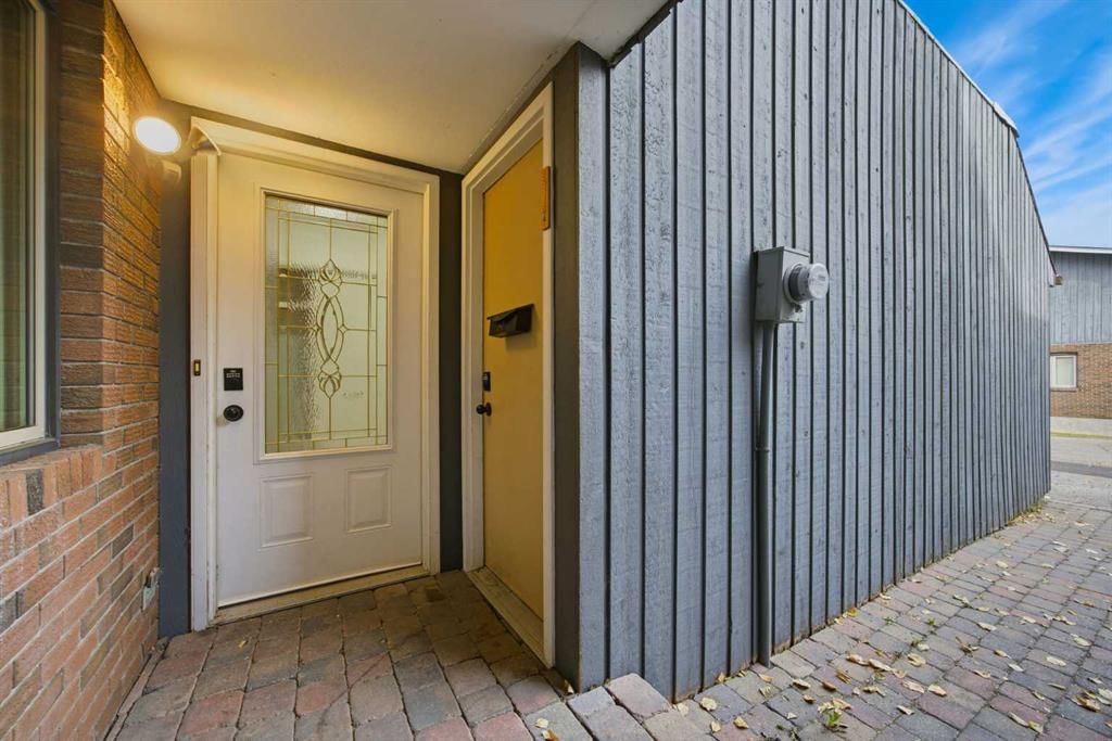 8, 803 Varsity Estates Drive NW, Calgary — photo 3 of 36
