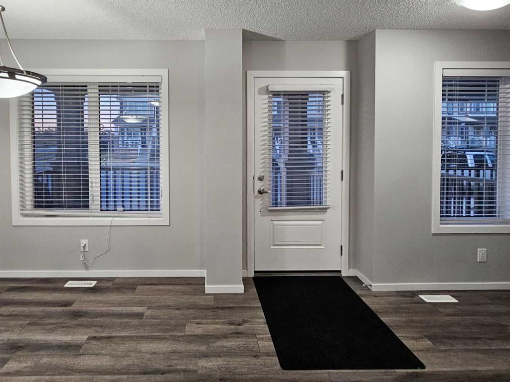 1485 148 Avenue NW, Calgary — photo 4 of 32