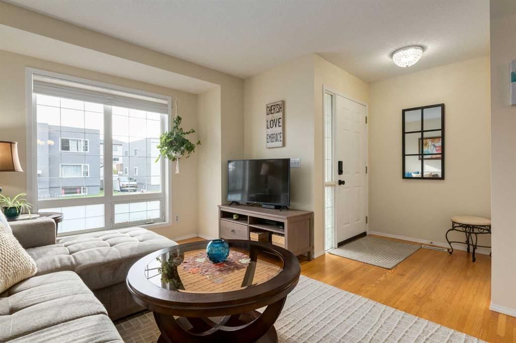 1532 34 Avenue SW, Calgary — photo 5 of 38