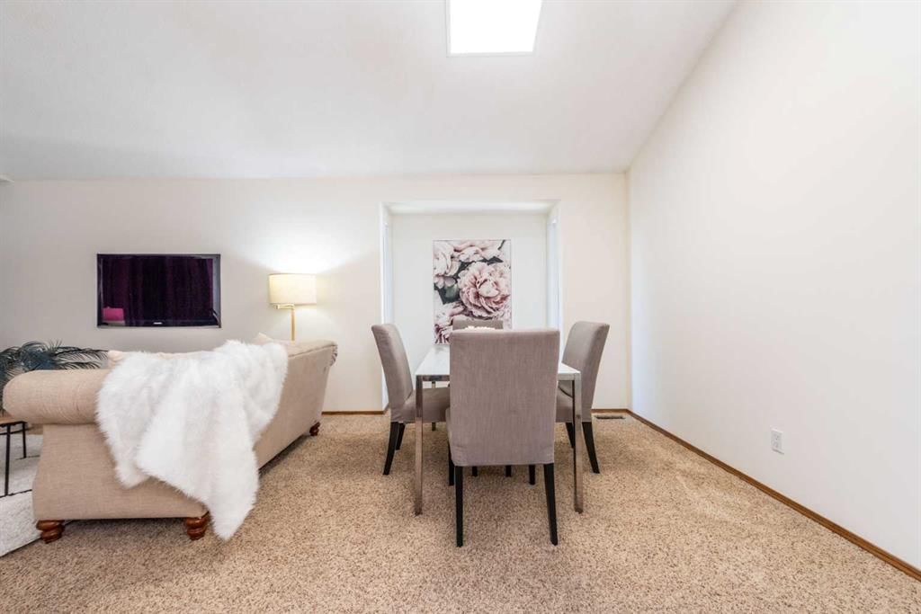 251 Douglas Woods Drive SE, Calgary — photo 4 of 38