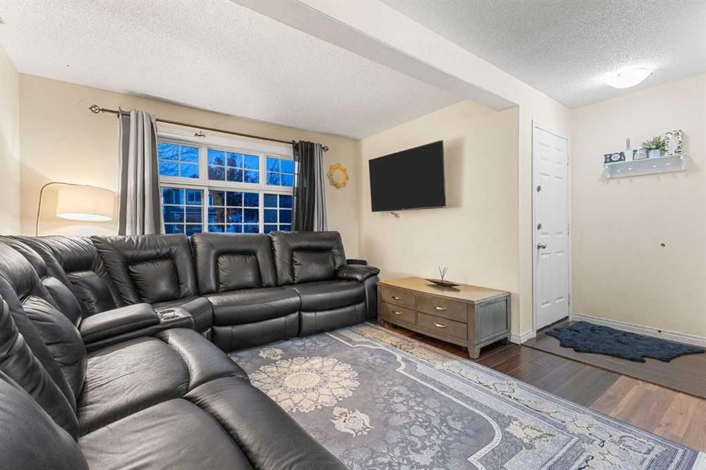 105 Taradale Drive NE, Calgary — photo 5 of 32